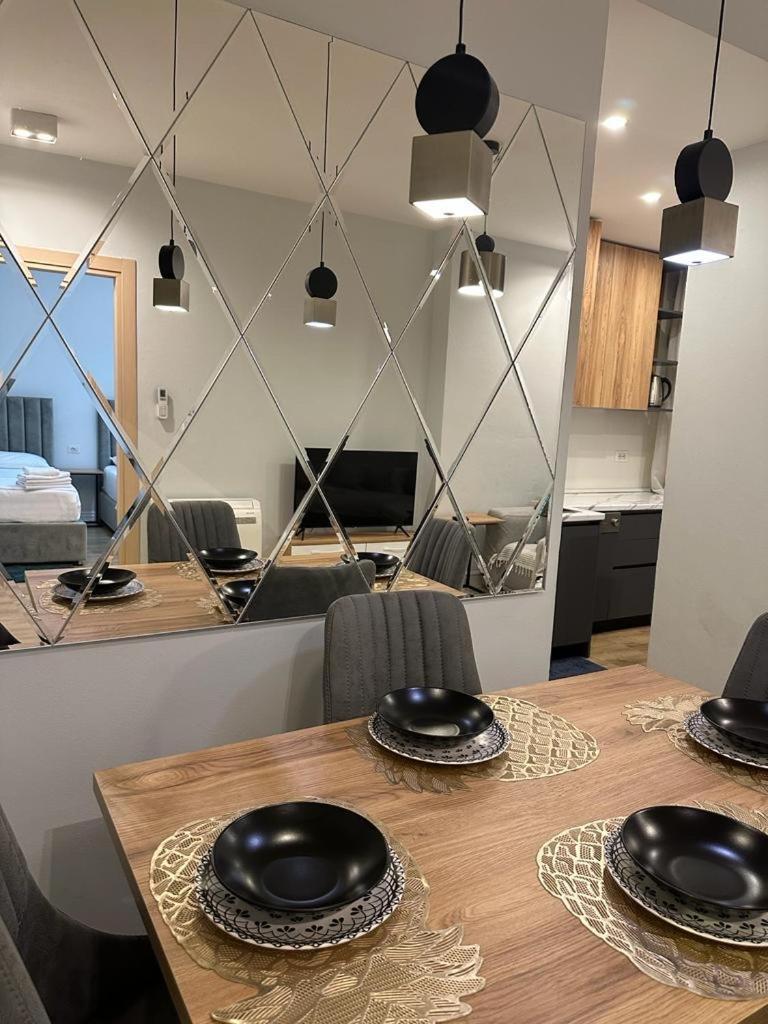 Centrally Located Glamorous Bright Apt Near Bazaar Tirana Kültér fotó